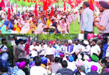 ਕੰਸਟ੍ਰਕਸ਼ਨ ਵਰਕਰਾਂ ਨੇ ਕਿਰਤ ਕਮਿਸ਼ਨਰ ਦਾ ਦਫ਼ਤਰ ਘੇਰਿਆ