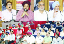 ਸਰਕਾਰਾਂ ਦੀਆਂ ਨੀਤੀਆਂ ਨੇ ਇਲਾਜ ਨੂੰ ਲੋਕਾਂ ਦੀ ਪਹੁੰਚ ਤੋਂ ਦੂਰ ਕਰ ਦਿੱਤਾ : ਡਾ. ਅਰੁਣ ਮਿੱਤਰਾ