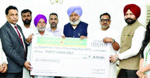 ਕੰਡਕਟਰ ਦੇ ਪਰਵਾਰ ਨੂੰ 40 ਲੱਖ ਰੁਪਏ ਦਾ ਬੀਮਾ ਚੈੱਕ