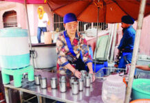 ਸਿੰਘਾਪੁਰ ਦੀ ਜੈਨੀ ਨੇ ਦਰਬਾਰ ਸਾਹਿਬ ਵਿਖੇ ਸੇਵਾ ਕਰਕੇ ਮਨਾਇਆ ਜਨਮ ਦਿਨ