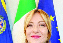 ਝੁਮਕਾ ਗਿਰਾ ਰੇ…