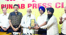 ਔਕੜ ਵੇਲੇ ਚਿਹਰਿਆਂ ‘ਤੇ ਡਰ ਦੀ ਲਕੀਰ ਨੂੰ ਉਭਰਨ ਨਾ ਦਿੱਤਾ ਜਾਵੇ : ਜਤਿੰਦਰ ਪਨੂੰ