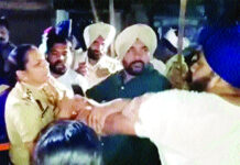 ਨਿਹੰਗਾਂ ਦੇ ਧਰਨੇ ਦੌਰਾਨ ਐੱਸ ਐੱਚ ਓ ਬੀਬੀ ਨਾਲ ਬਦਸਲੂਕੀ
